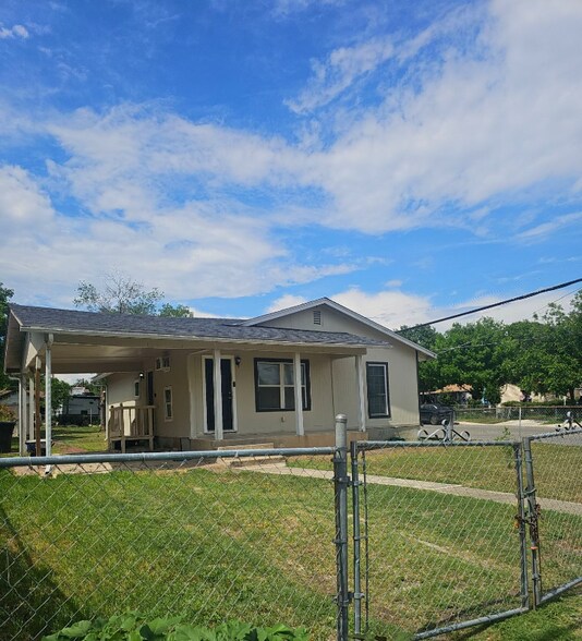 Building Photo - 5003 Lark Ave