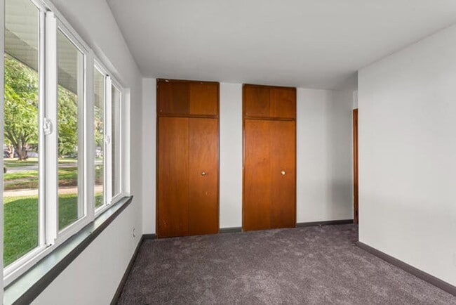 Building Photo - Fully remodeled 3 Bedroom - Available Now