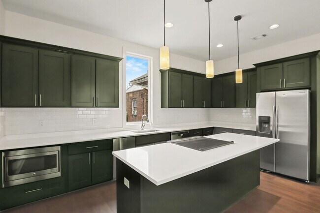 Building Photo - Newly Renovated Condominium