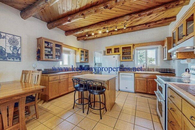Building Photo - Belen 4 Bedroom Home