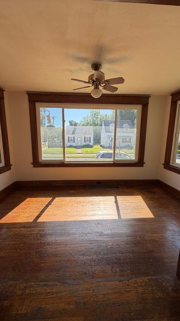 Building Photo - ***NEW ON THE MARKET....3 bed house Pets Welcome!!***