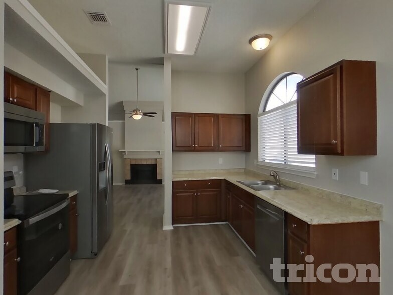 Building Photo - 10223 Canton Fld Dr