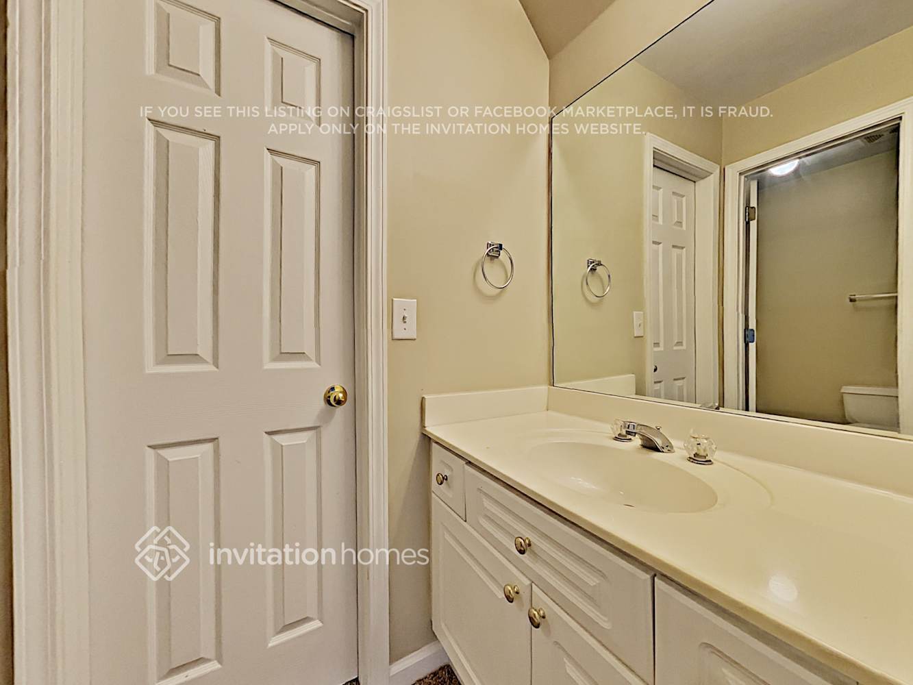 Building Photo - 559 Parliament St