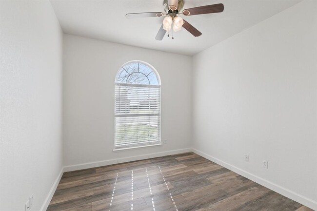Building Photo - 1609 Paint Brush Dr