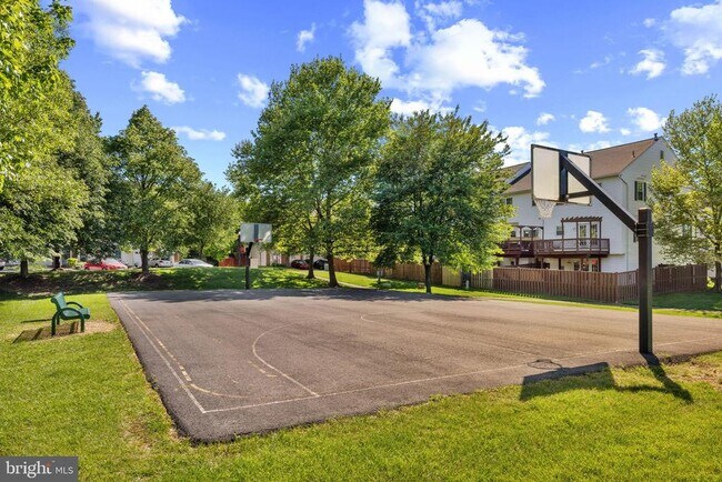 Building Photo - 21622 Monmouth Terrace