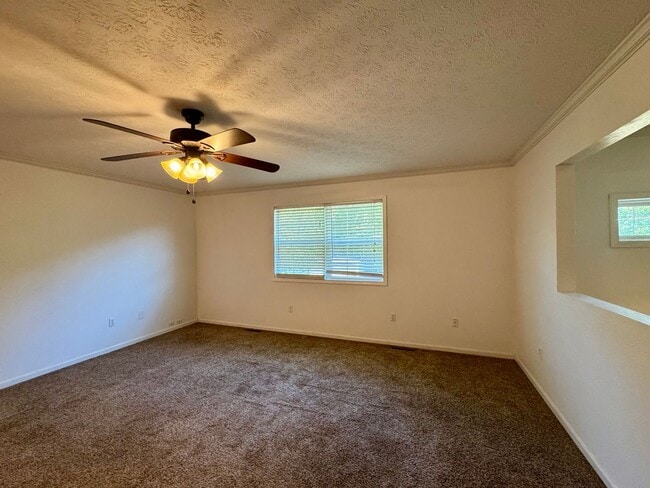 Building Photo - For Rent in St. Robert, MO – Spacious 4 Be...