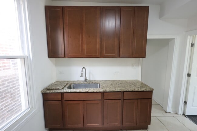 Building Photo - 3532 W Van Buren St