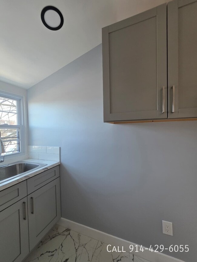 Building Photo - 16 Sherwood Ave