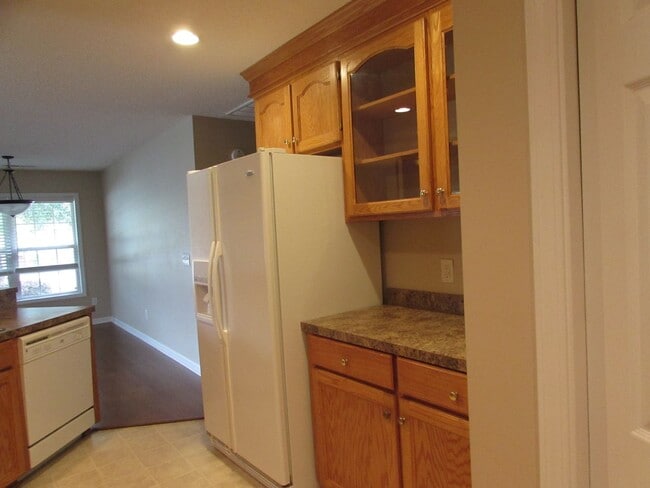 Building Photo - Available in September, Close to Shaw AFB!