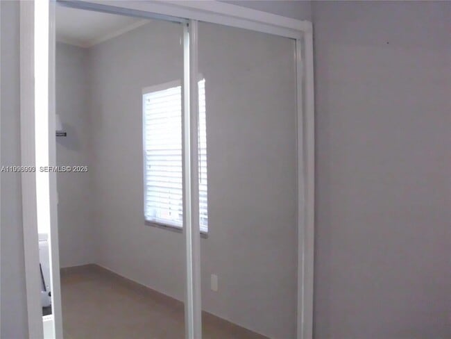 Building Photo - 50 E 43rd St