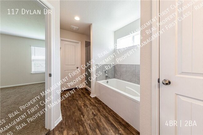 Building Photo - 117 Dylan Dr