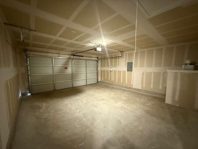 Building Photo - 591 Sormonne Lp