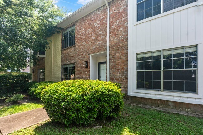 Building Photo - 6713 Biggs Ct