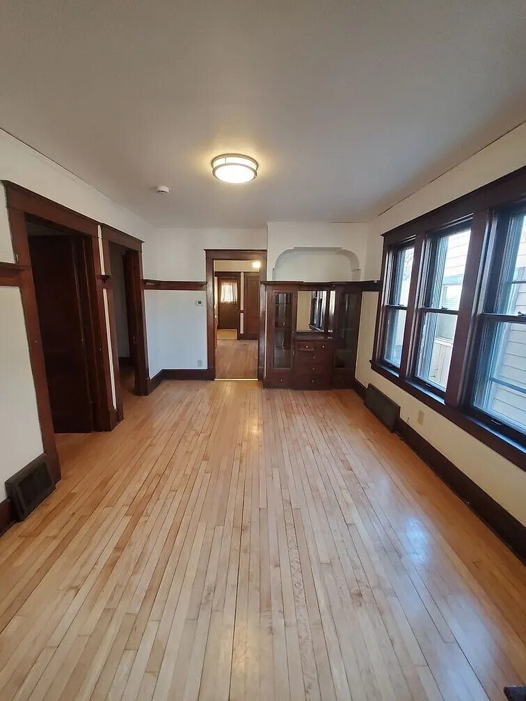 Building Photo - 1025 E Land Pl