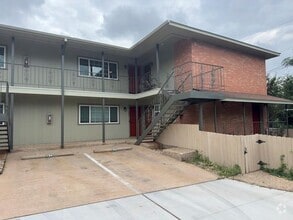 Building Photo - 1407 W 39th 1/2 St