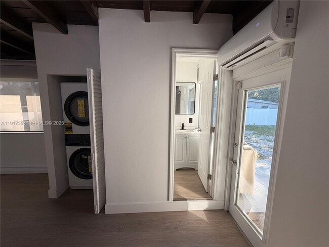 Building Photo - 1540 NE 118th St