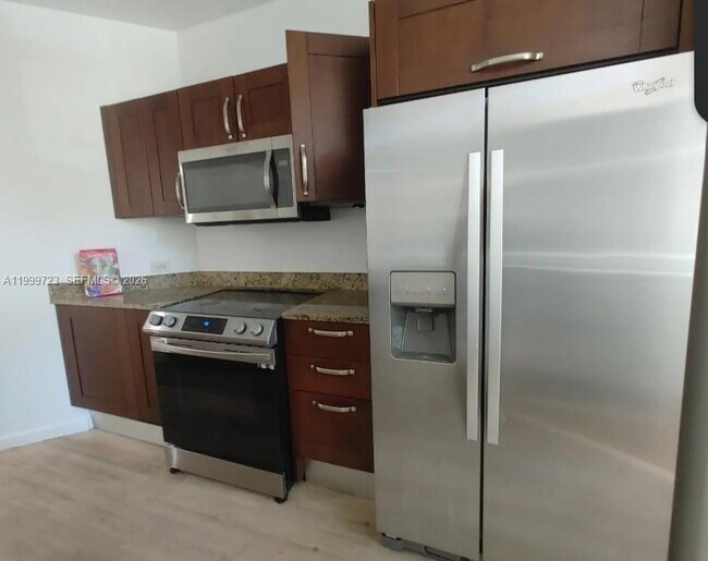 Building Photo - 20000 E Country Club Dr