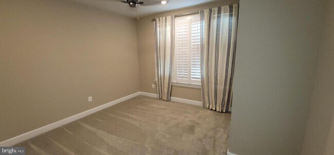 Building Photo - 37046 Seagrove Wy
