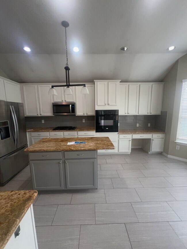 Building Photo - 24802 Jillian Way Ct