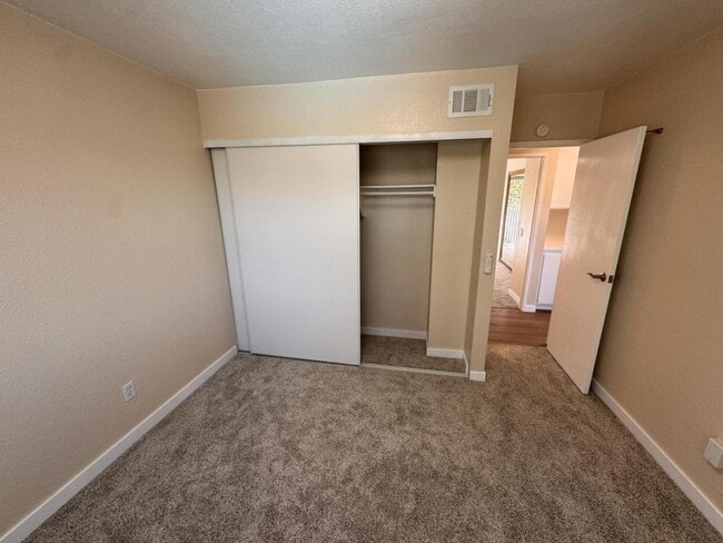 Building Photo - 7812 Hummingbird Ln