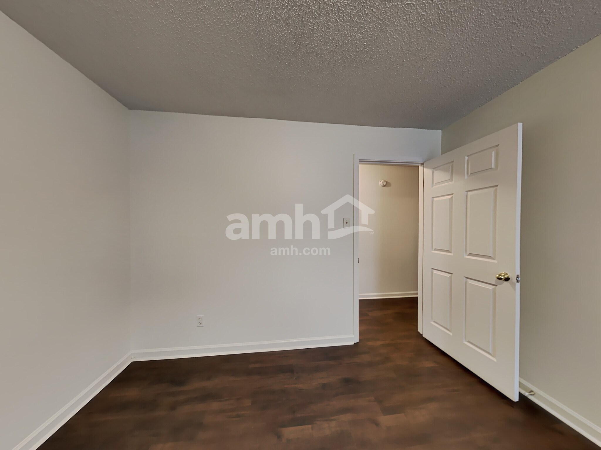 Building Photo - 1466 Far Dr