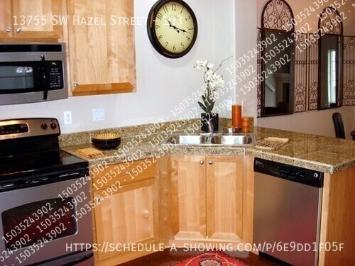 Building Photo - 13755 SW Hazel St