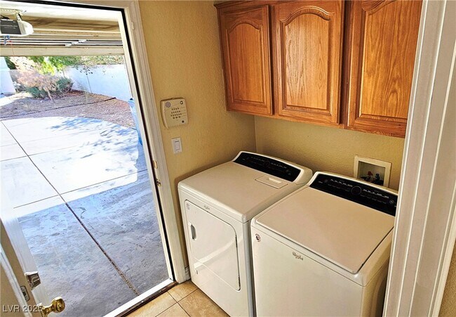 Building Photo - 5876 Capsicum Ct