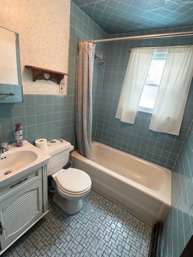 Building Photo - 3 Bedroom 1.5 Bath Rental Rome NY