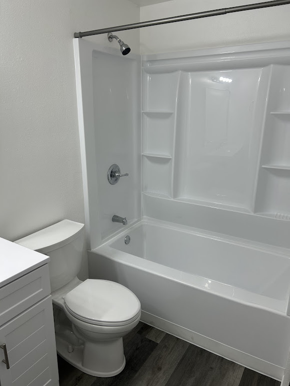 NEW Bathtub - 3023 N Hogan St
