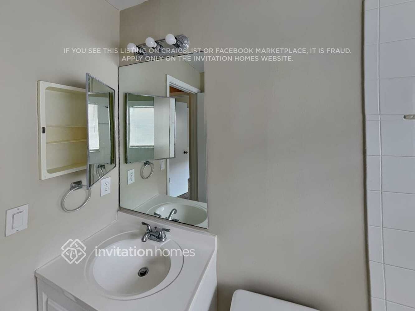 Building Photo - 4929 SW 33rd Ave