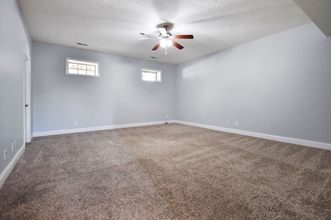 Building Photo - Pet Friendly Four Bedroom!
