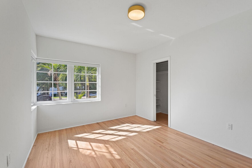 Building Photo - 3705 Ponce de Leon Blvd