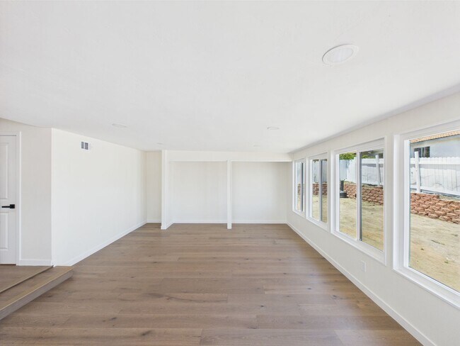 Building Photo - Modern Luxury 3x2 home in the Heart of Vista
