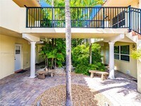 Building Photo - 2025 Miami Rd