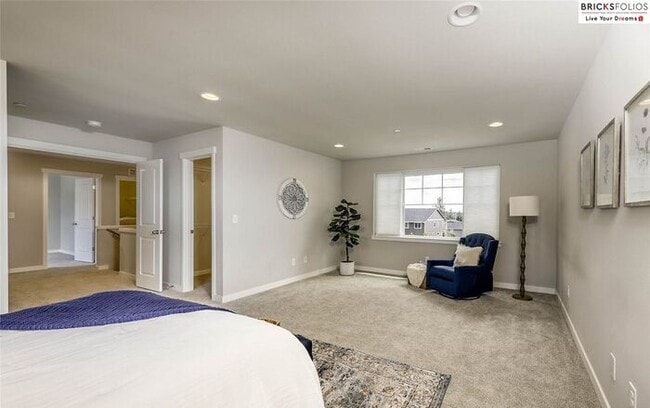Building Photo - Banyan Grove, Bremerton: Charming 4-Bedroo...