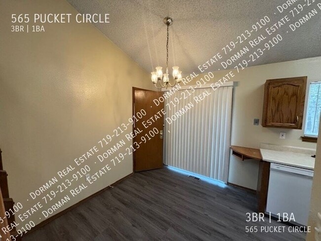 Building Photo - 565 Pucket Cir