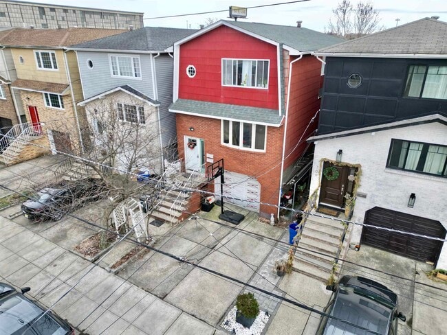 Building Photo - 711 Bergen St