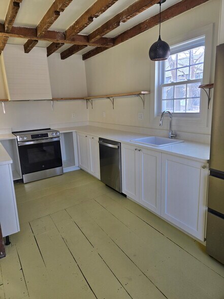 Building Photo - 5 Oil Mill Ln