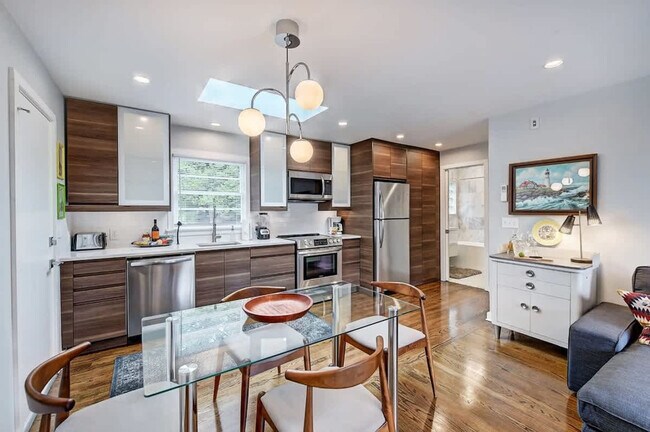 Building Photo - 510 Queens Rd