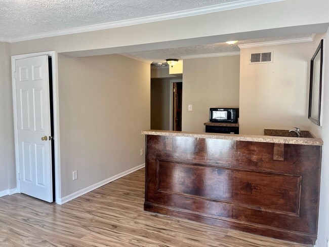Building Photo - Charming 2 Bedroom/2 Bathroom in Laurel Valley!