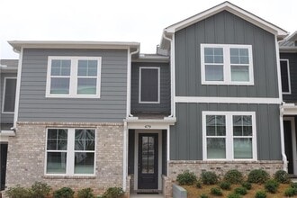 Building Photo - 479 Crown Dr