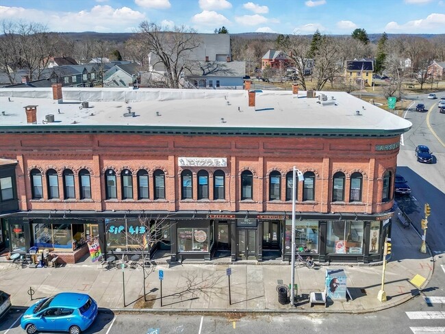 Building Photo - 92.5 Maple St