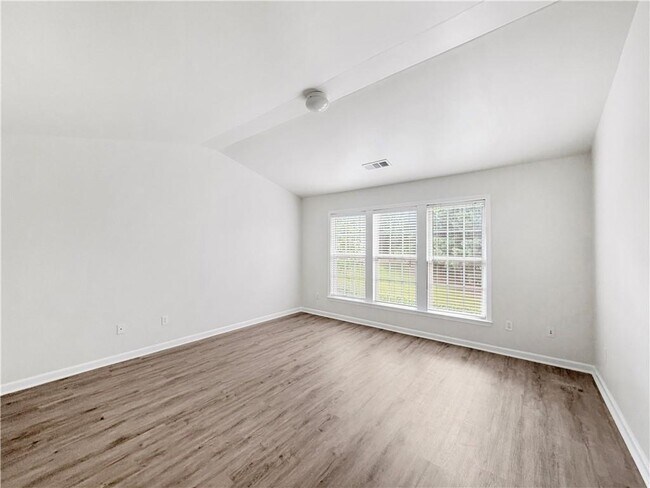 Building Photo - 2425 Fairlie Dr