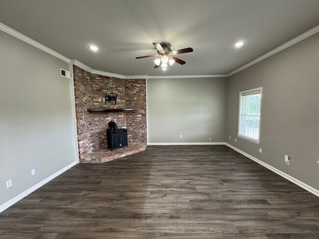 Building Photo - Nice 3 Bedroom 2.5 Bathroom Home on Large Lot in Sherwood