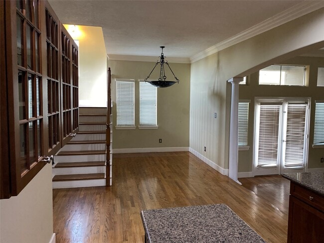 Building Photo - 918 W 26th St