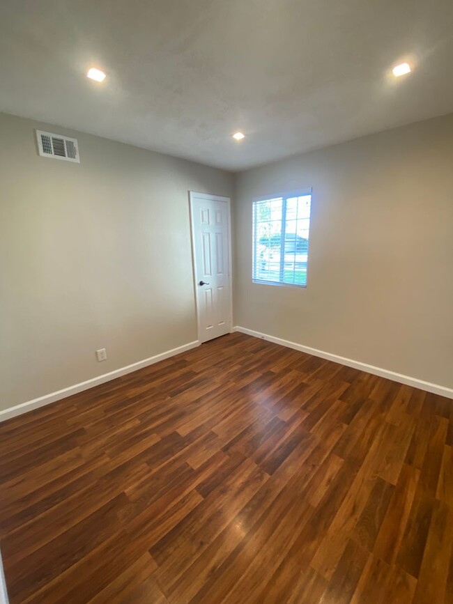 Building Photo - Beautiful Buena Park 4 Bedroom w/ AC For R...