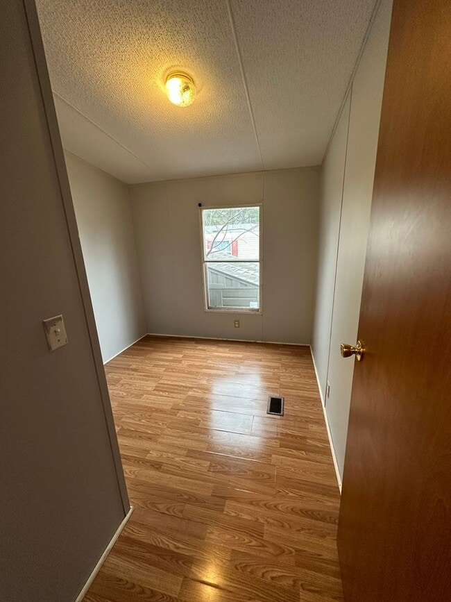 Building Photo - Spacious 3 bedroom, 2 bath singlewide in A...