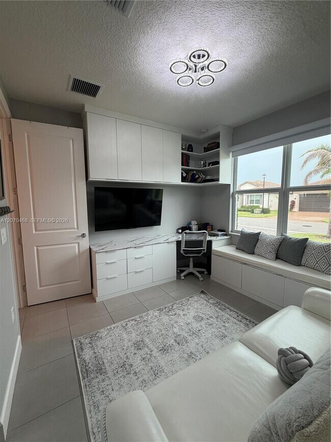 Building Photo - 13542 SW Oceanus Blvd