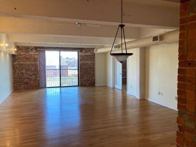 Building Photo - 432 E Rich St