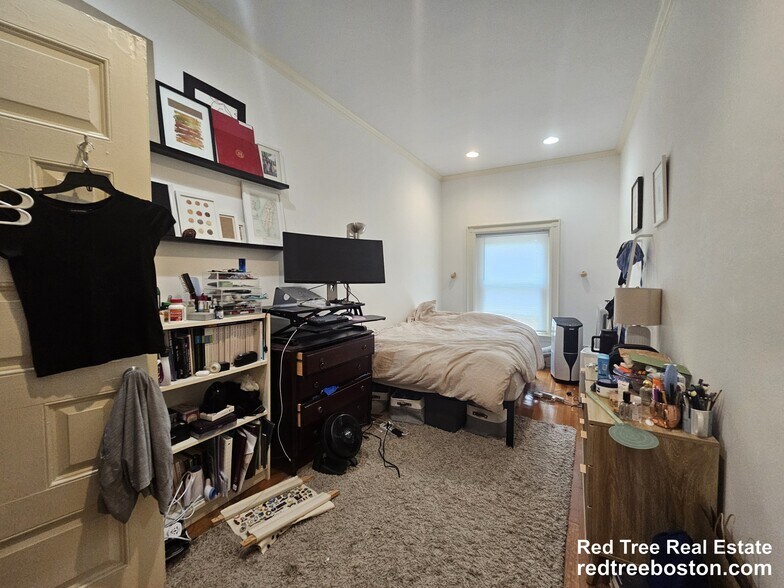 Building Photo - 379 Commonwealth Ave